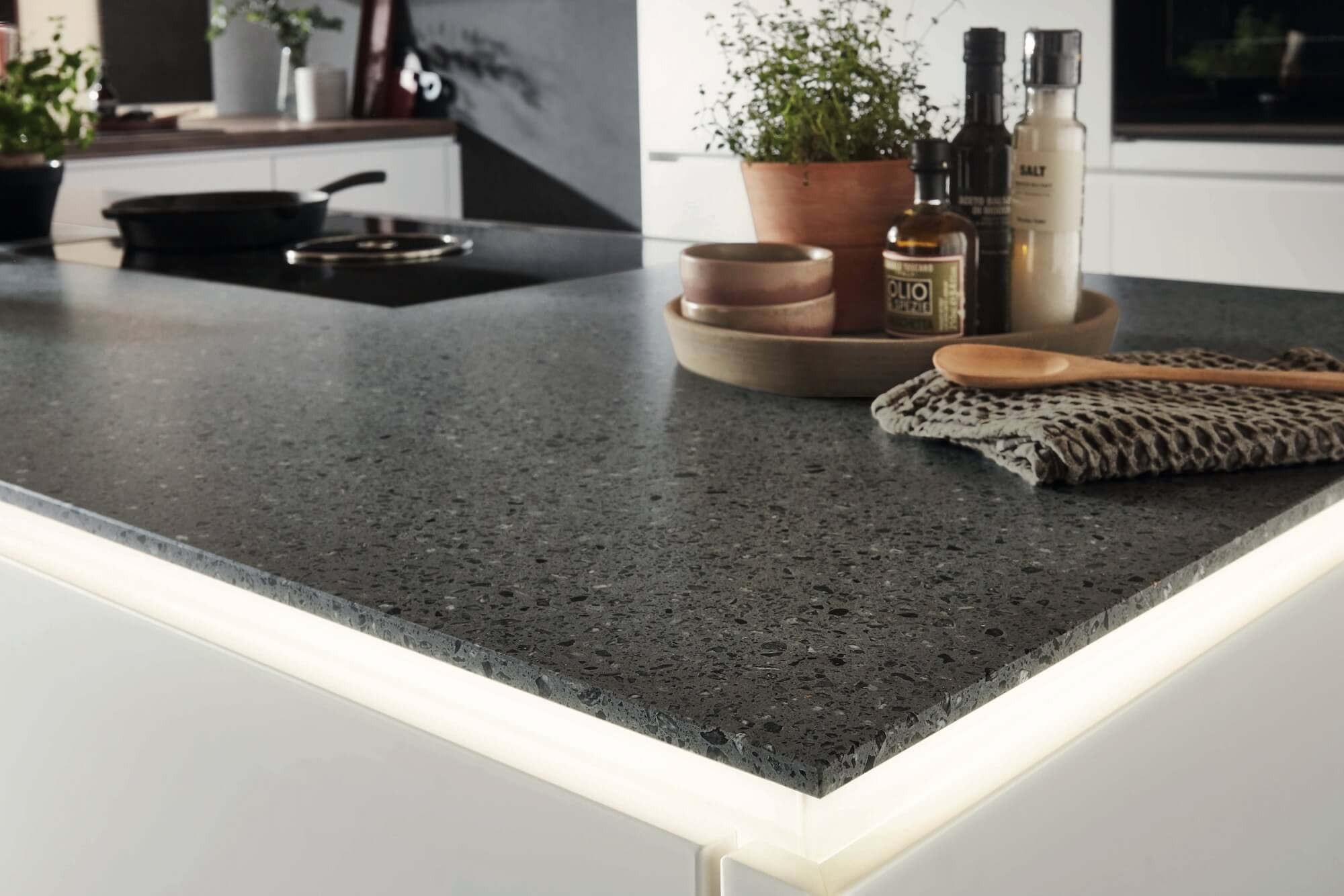 Arbeitsplatte aus Laminat, Quarz, Naturstein oder Keramik?