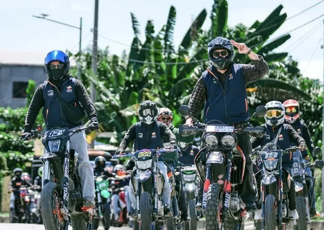 Komunitas Supermoto Makassar Jelajahi Wisata Ikonik Sulsel